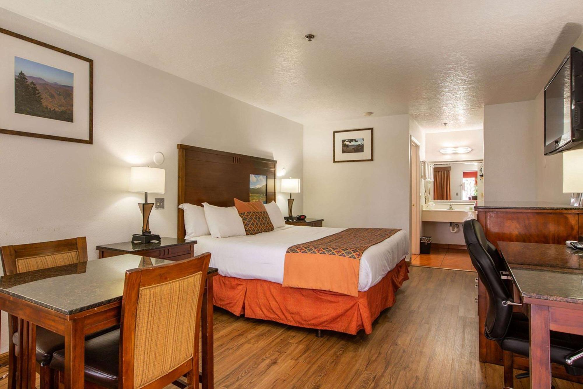 Sandia Peak Inn Old Town Abq, A Howard Johnson By Wyndham Albuquerque Exterior photo