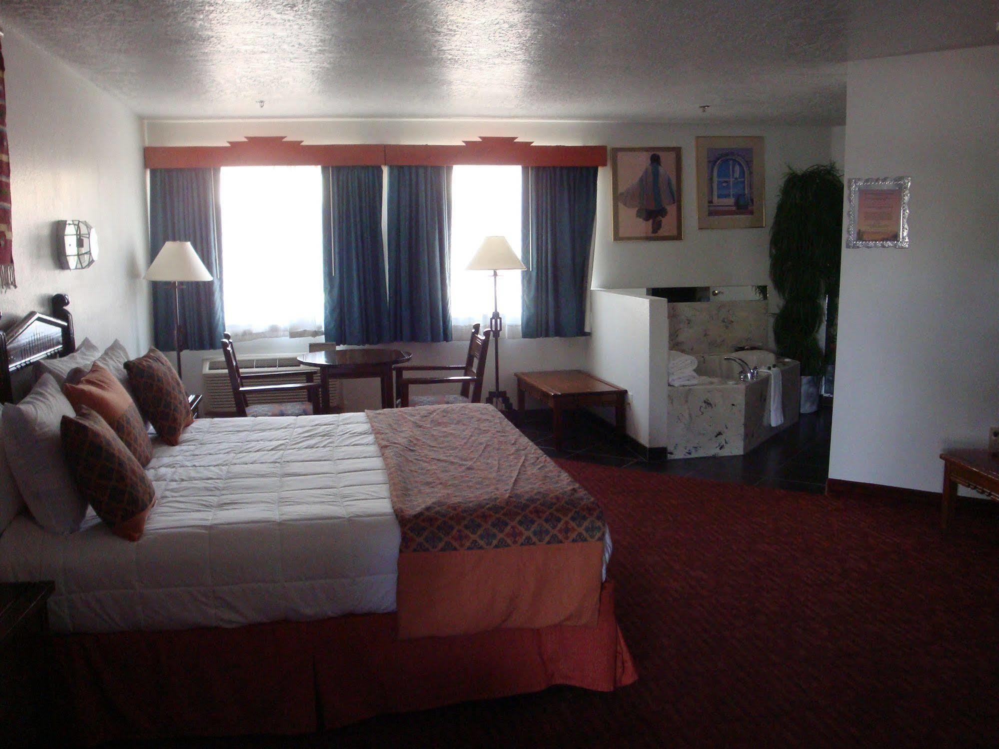 Sandia Peak Inn Old Town Abq, A Howard Johnson By Wyndham Albuquerque Exterior photo