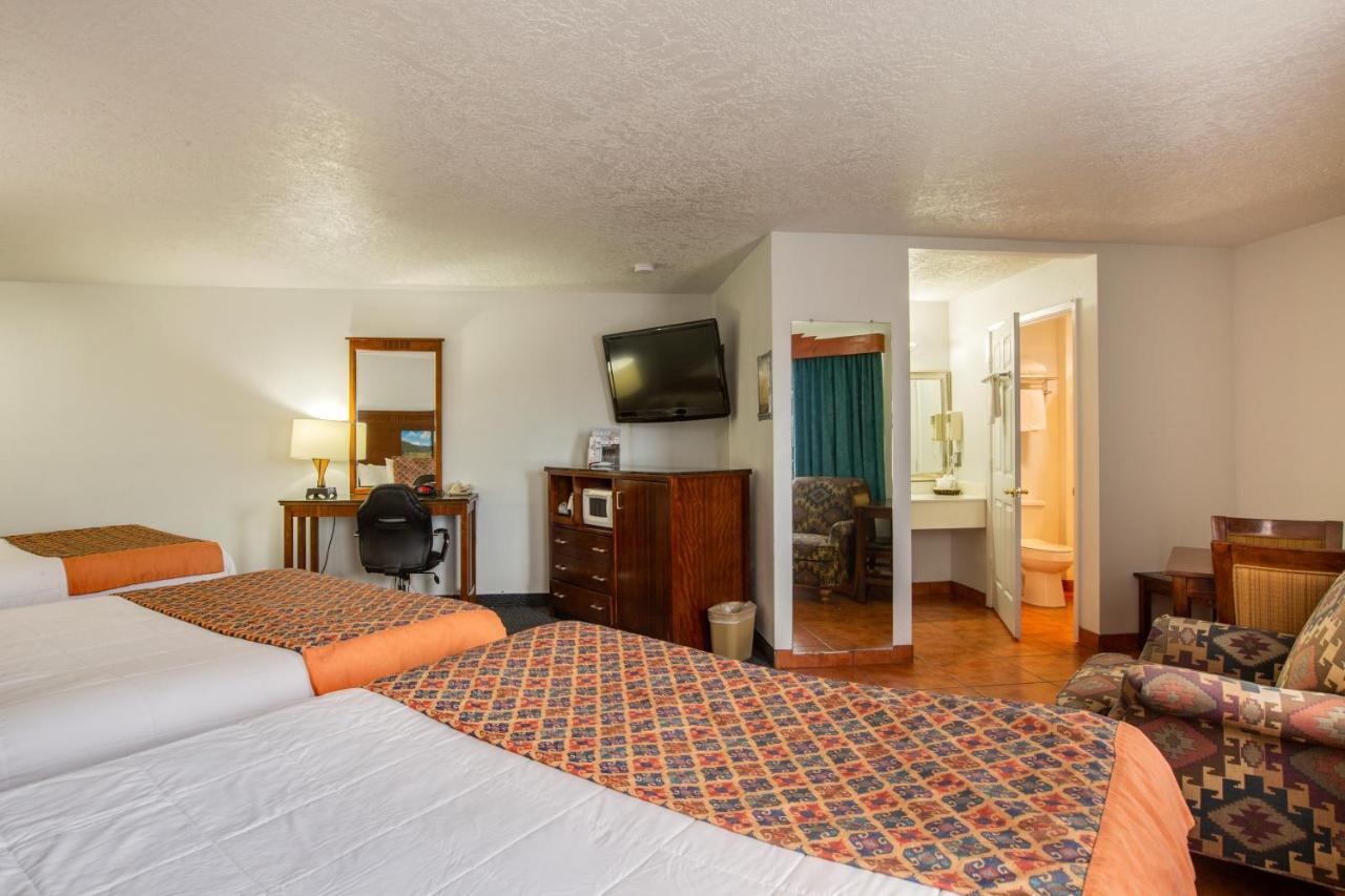 Sandia Peak Inn Old Town Abq, A Howard Johnson By Wyndham Albuquerque Exterior photo