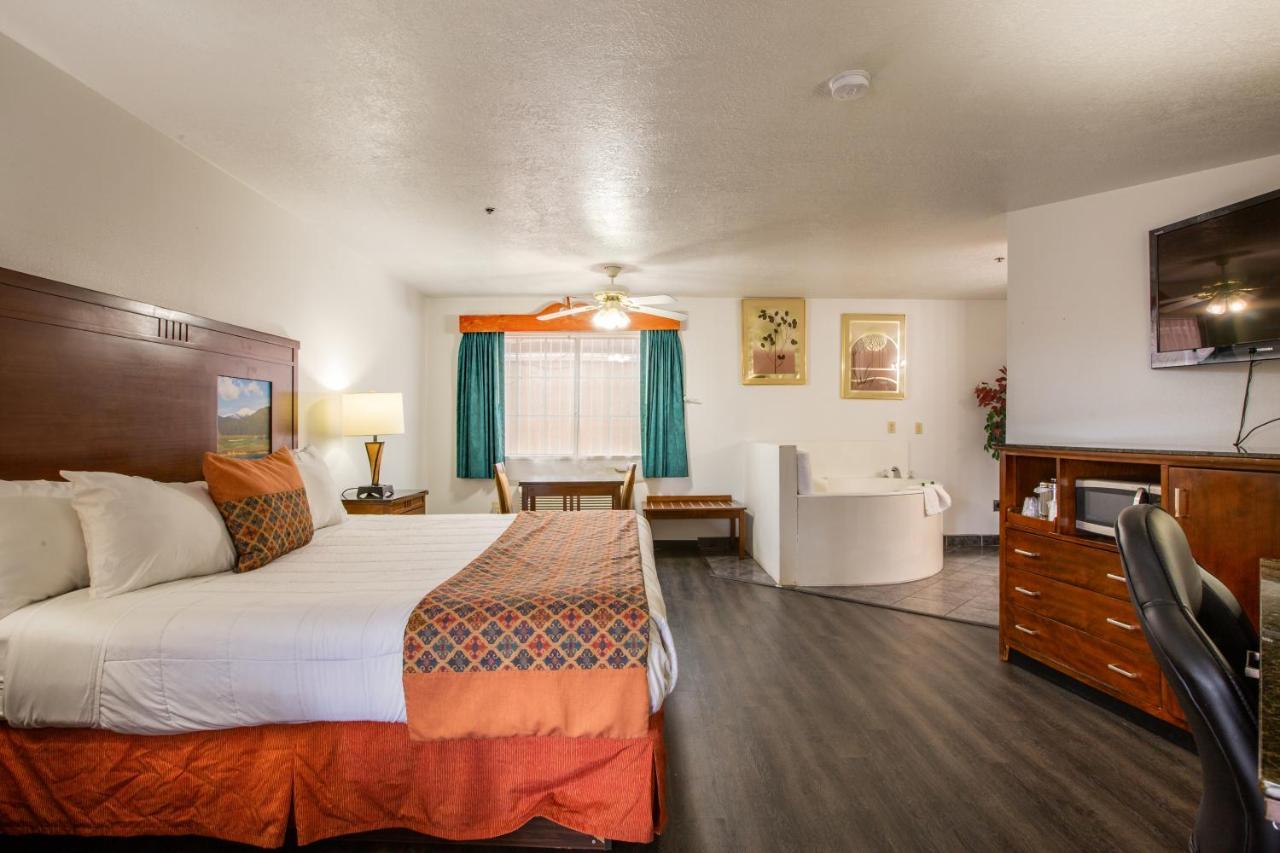 Sandia Peak Inn Old Town Abq, A Howard Johnson By Wyndham Albuquerque Exterior photo