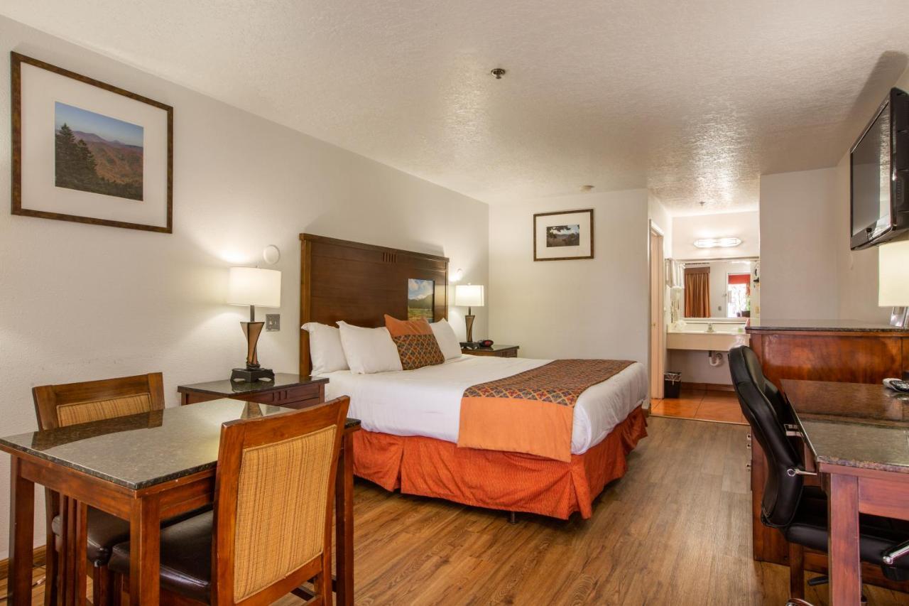 Sandia Peak Inn Old Town Abq, A Howard Johnson By Wyndham Albuquerque Exterior photo