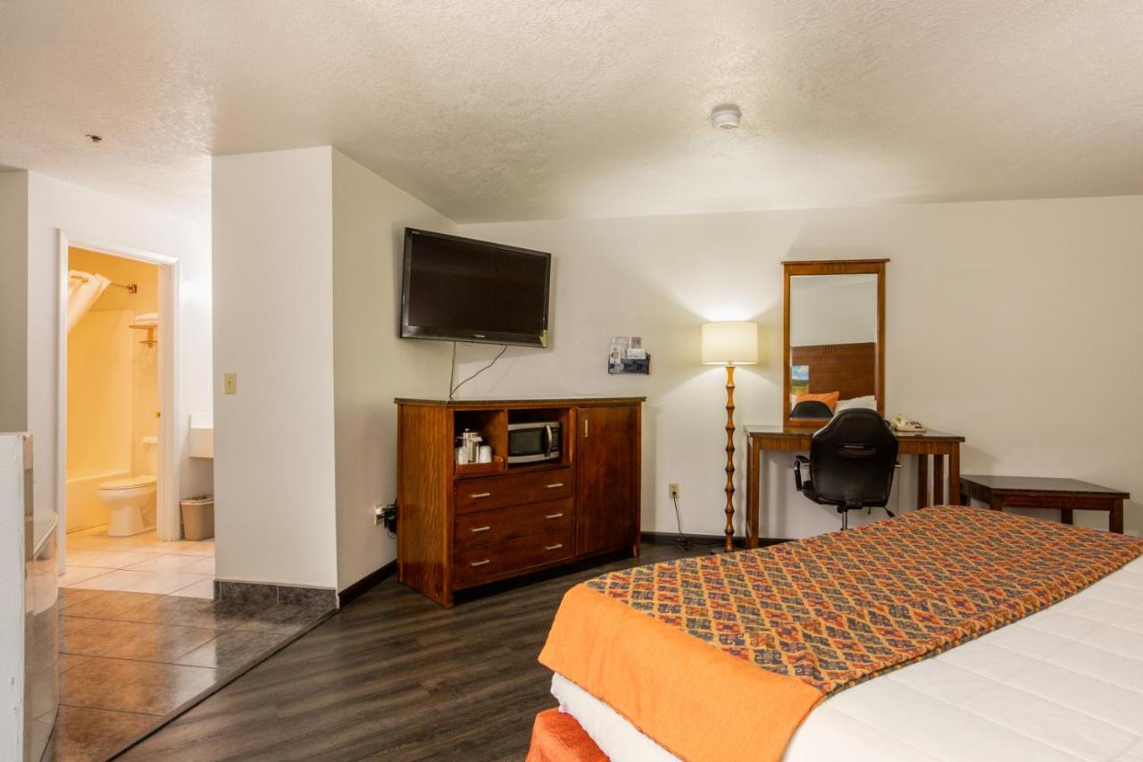 Sandia Peak Inn Old Town Abq, A Howard Johnson By Wyndham Albuquerque Exterior photo